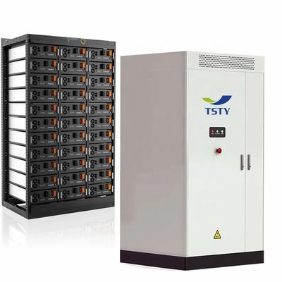 Pojemnik z płynnie chłodzonymi akumulatorami z półką do przechowywania energii